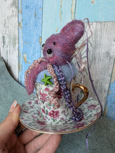 Squid in a tea cup